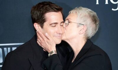 Jake Gyllenhaal and Jamie Lee Curtis SPOTTED together on a date embracing eachother! – What is going on here? Find out and See more photos