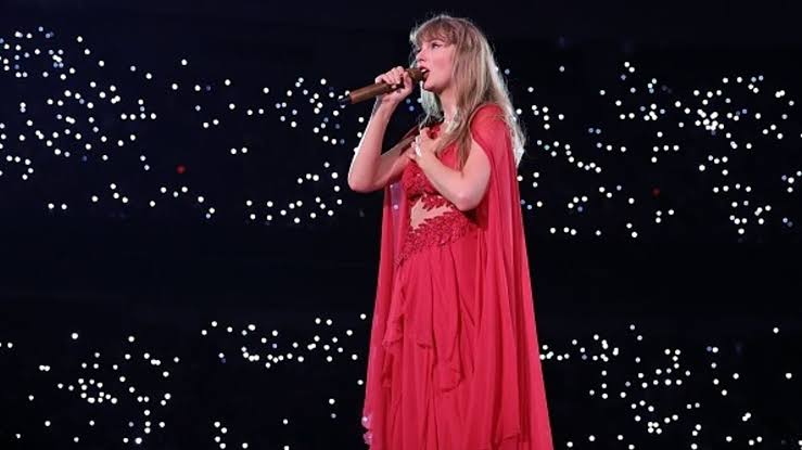 Taylor Swift's Generous Gesture of $100,000 Leaves Fans Raving About Travis Kelce's Billionaire Girlfriend, 'That's a life-changing